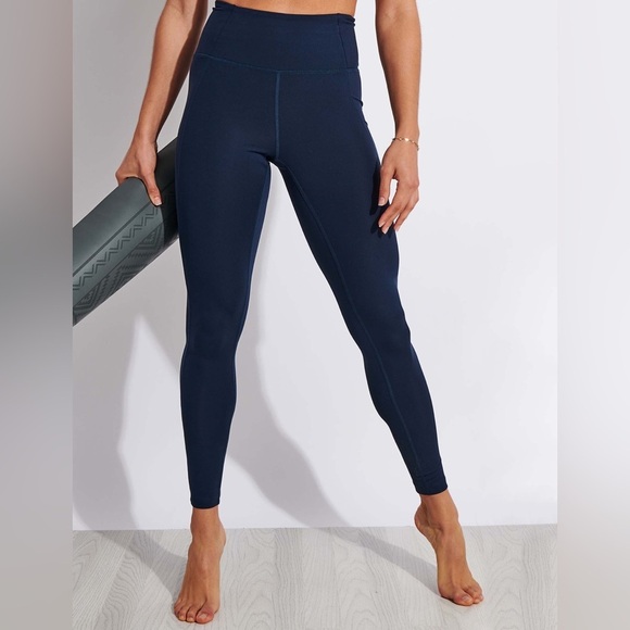 GIRLFRIEND COLLECTIVE High-Rise Compression 7/8 Leggings In Navy Blue - Picture 3 of 7